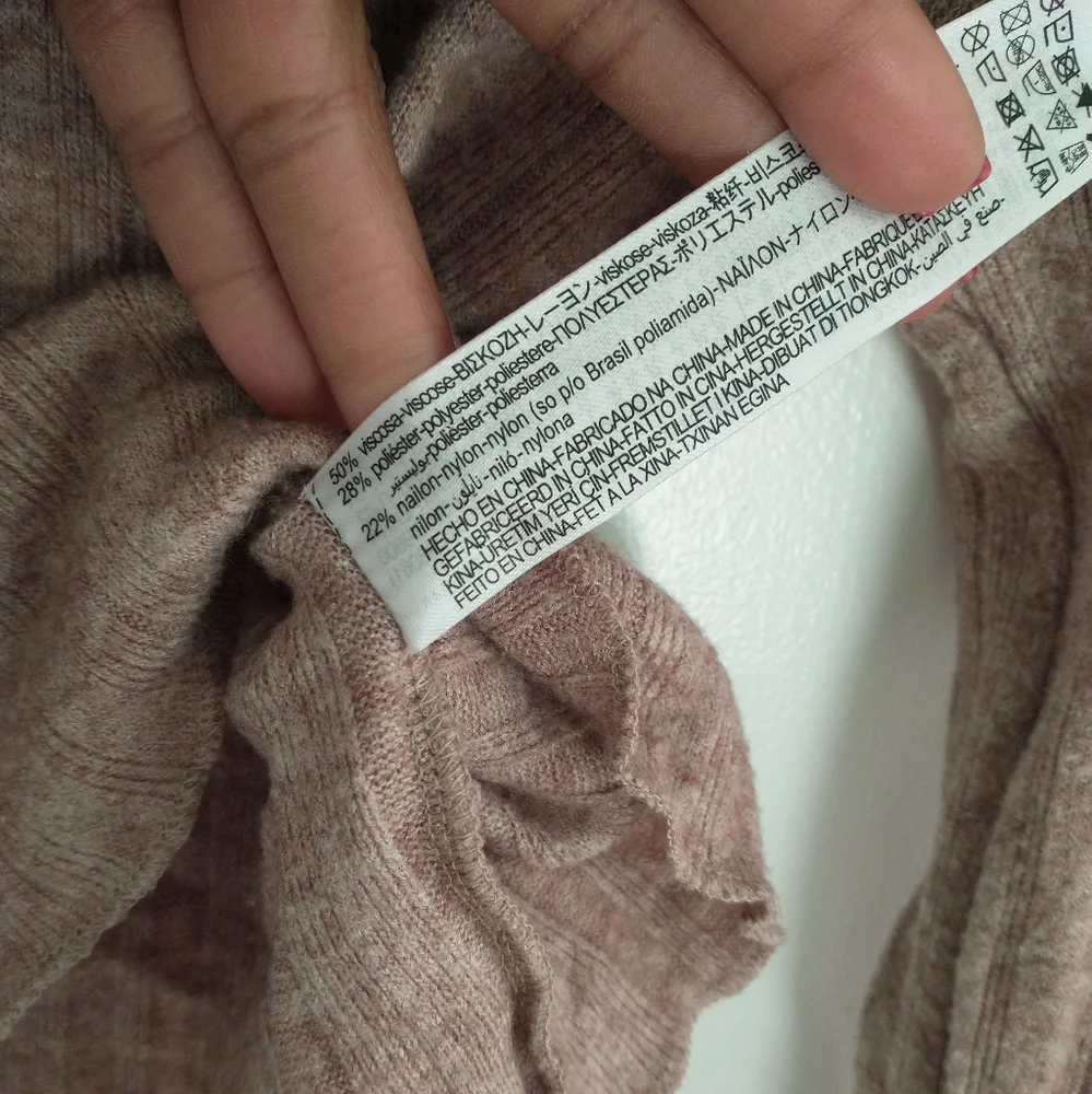 Women's beige / camel colored Zara button up long sleeve crop top